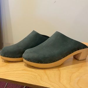 BRYR clogs - green leather, size 10 (40)